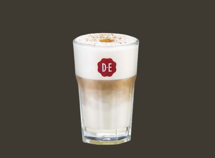 Kaffe med mælk og nøddesmag