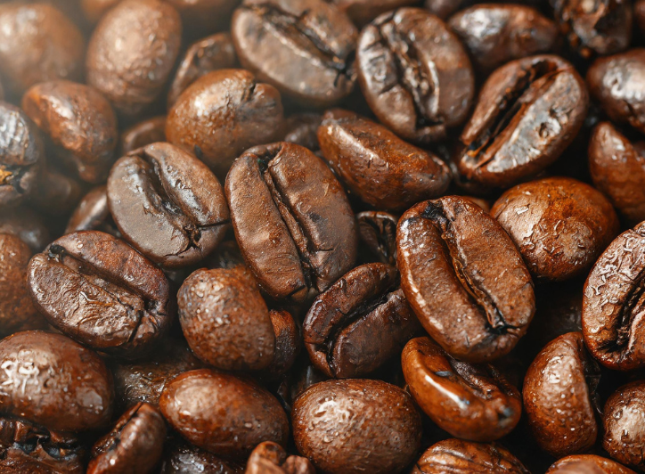 Ristet kaffebønner ligger sammen