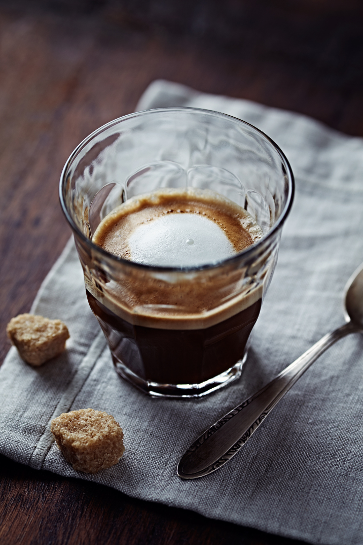 Macchiato opskrift - få korte trin til din egen macchiato