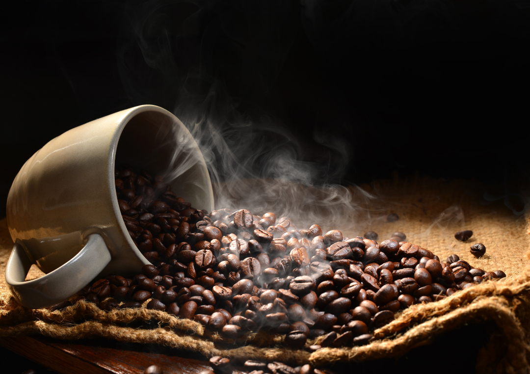 Kaffekop med kaffebønner