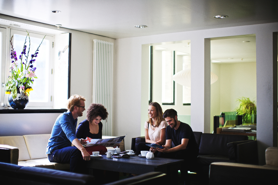 Coffee shop - people drinking coffee
