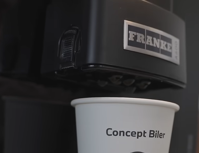 Kaffemaskine leverer kaffe